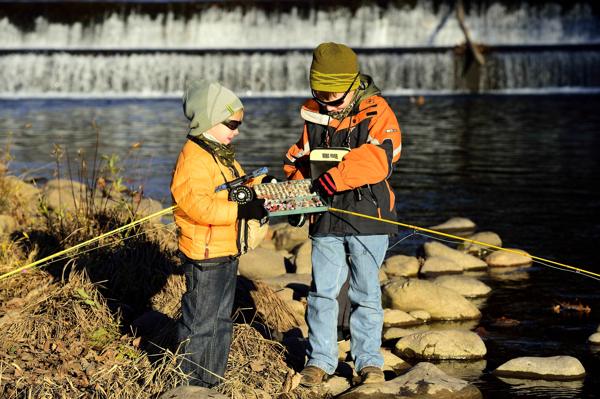0042KIDS WINTER FLY FISHING